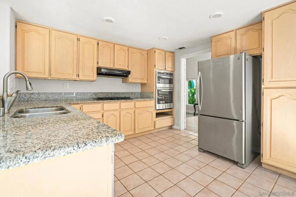 2579 Fire Mountain Drive, Oceanside, California 92054 home-pic-21