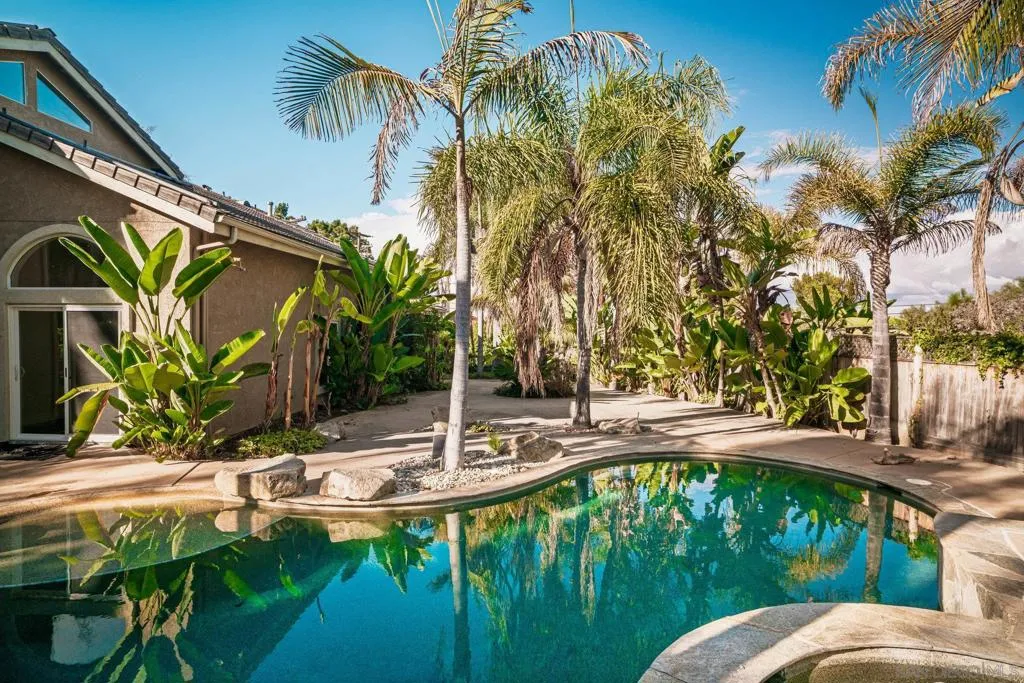 2579 Fire Mountain Drive, Oceanside, California 92054 home-pic-47