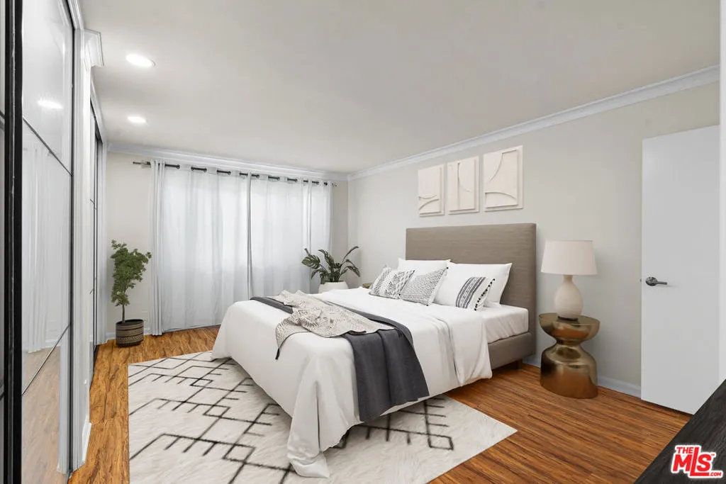 818 S Lucerne Boulevard 205, Los Angeles, California 90005 home-pic-55