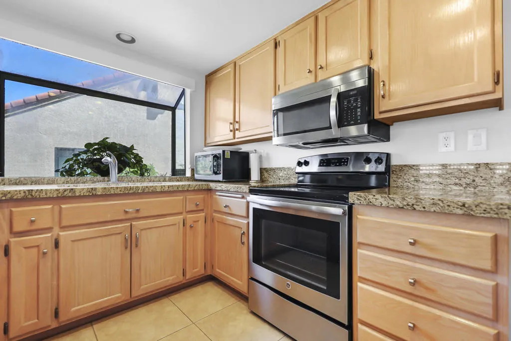41537 Princeville Lane, Palm Desert, California 92211 home-pic-11