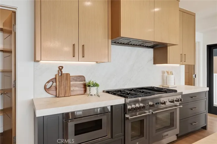 213 Bayview Drive, Manhattan Beach, California 90266