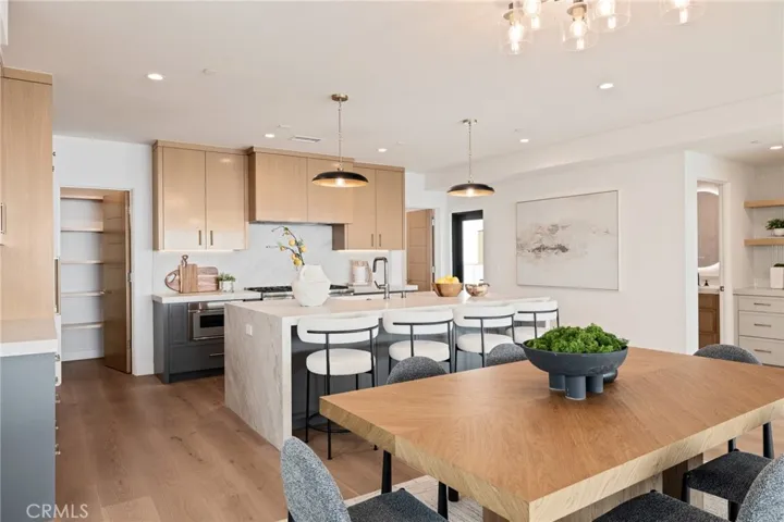 213 Bayview Drive, Manhattan Beach, California 90266