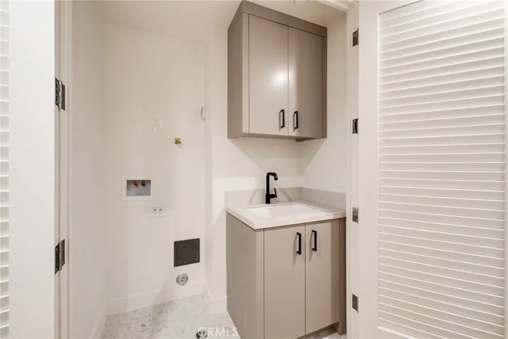 213 Bayview Drive, Manhattan Beach, California 90266