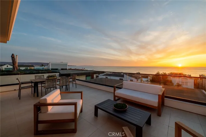 213 Bayview Drive, Manhattan Beach, California 90266