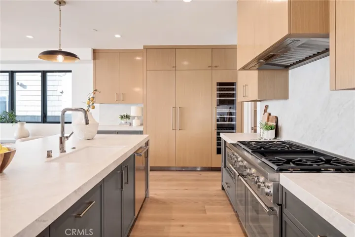 213 Bayview Drive, Manhattan Beach, California 90266