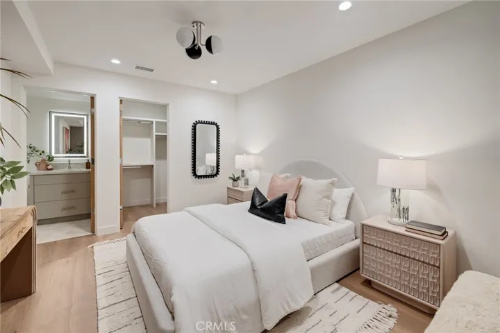 213 Bayview Drive, Manhattan Beach, California 90266