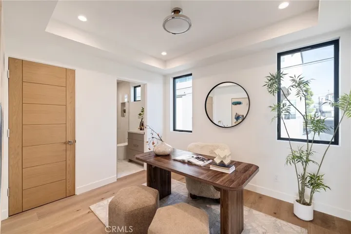 213 Bayview Drive, Manhattan Beach, California 90266