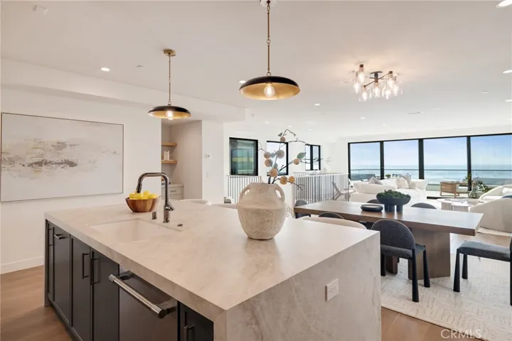 213 Bayview Drive, Manhattan Beach, California 90266