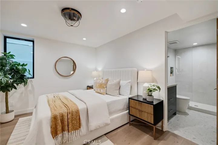 213 Bayview Drive, Manhattan Beach, California 90266