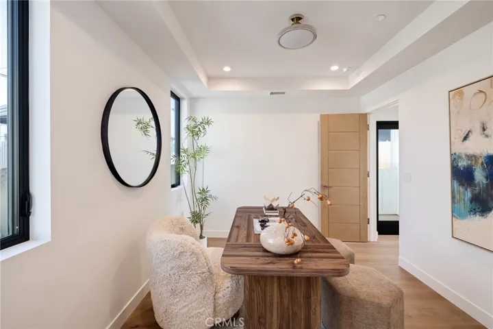 213 Bayview Drive, Manhattan Beach, California 90266