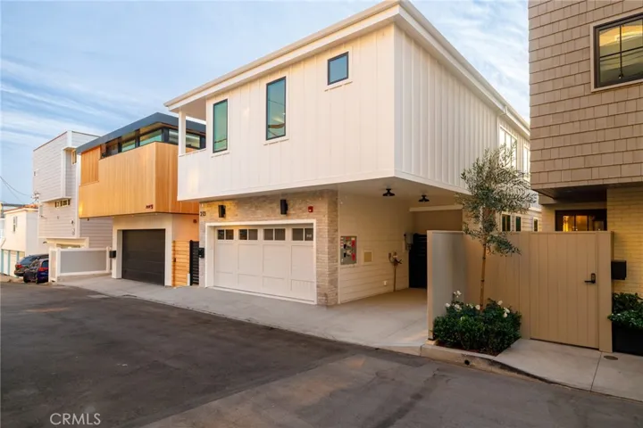 213 Bayview Drive, Manhattan Beach, California 90266