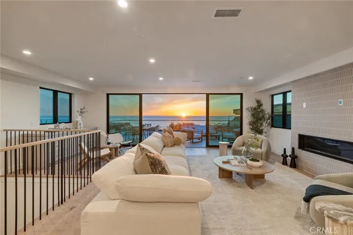 213 Bayview Drive, Manhattan Beach, California 90266