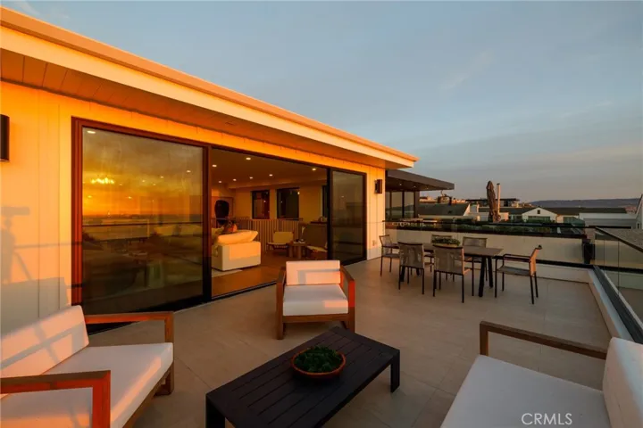 213 Bayview Drive, Manhattan Beach, California 90266