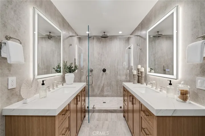 213 Bayview Drive, Manhattan Beach, California 90266