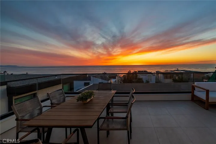 213 Bayview Drive, Manhattan Beach, California 90266