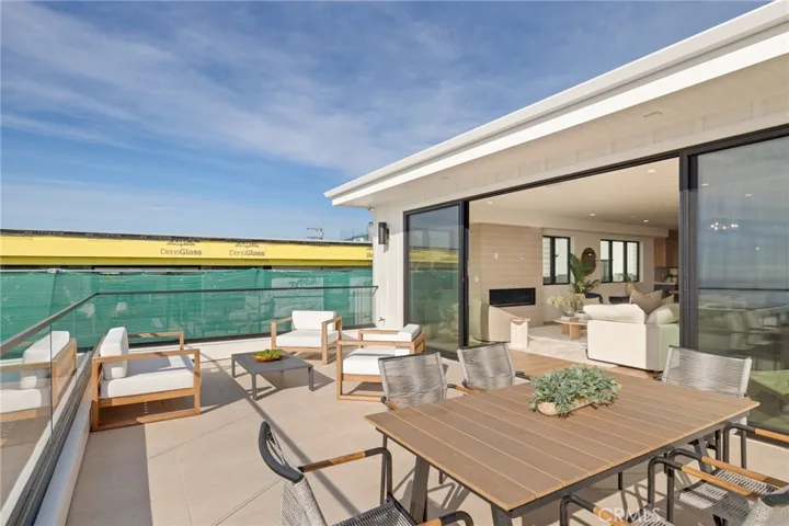 213 Bayview Drive, Manhattan Beach, California 90266