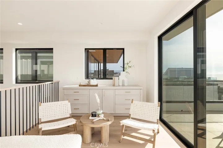213 Bayview Drive, Manhattan Beach, California 90266