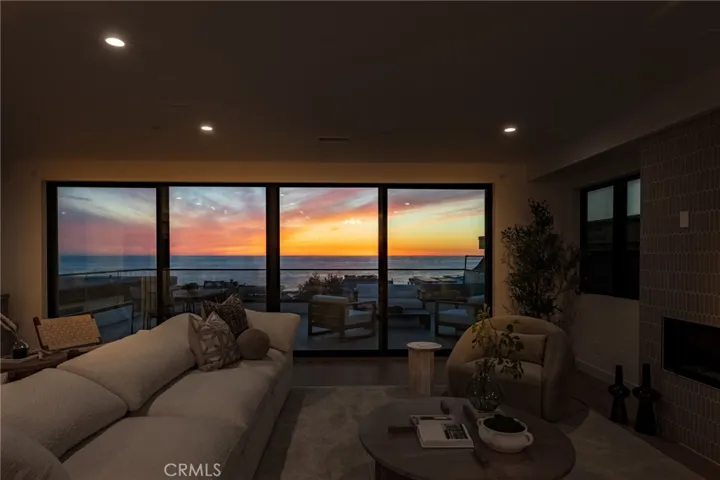 213 Bayview Drive, Manhattan Beach, California 90266
