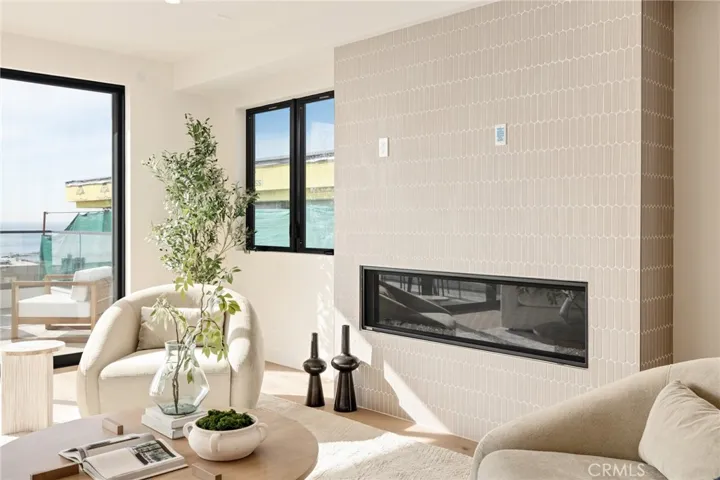 213 Bayview Drive, Manhattan Beach, California 90266
