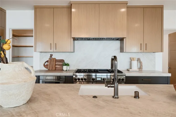 213 Bayview Drive, Manhattan Beach, California 90266