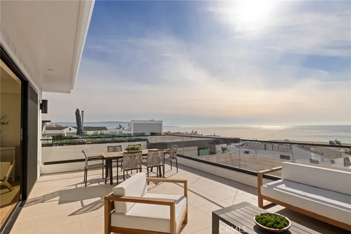 213 Bayview Drive, Manhattan Beach, California 90266