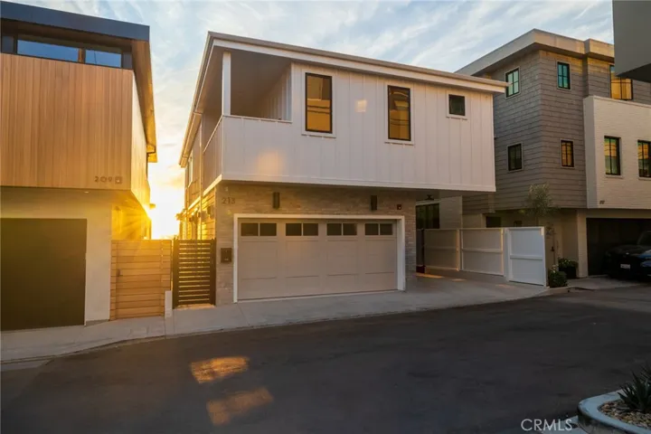 213 Bayview Drive, Manhattan Beach, California 90266