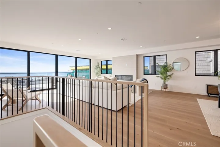 213 Bayview Drive, Manhattan Beach, California 90266
