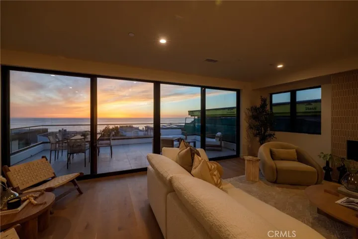213 Bayview Drive, Manhattan Beach, California 90266