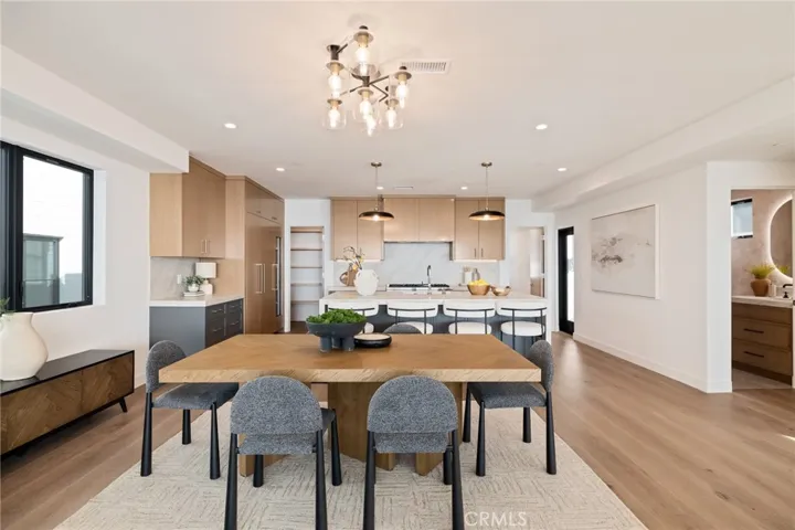 213 Bayview Drive, Manhattan Beach, California 90266