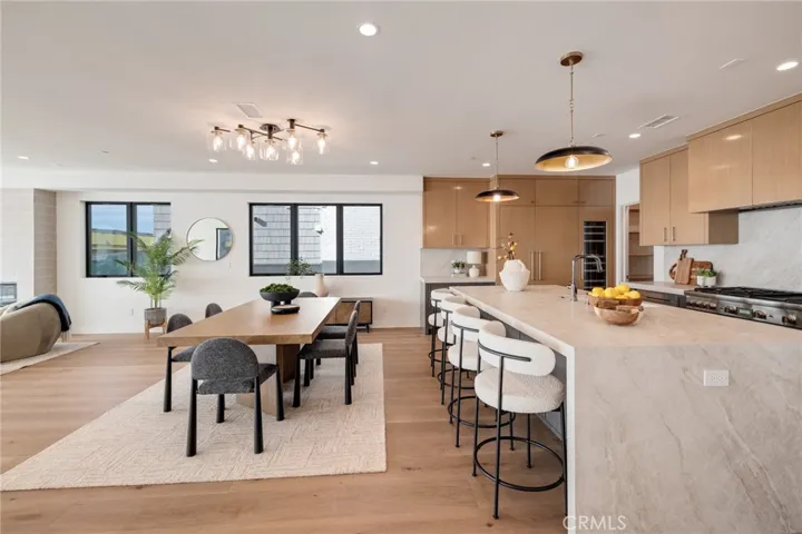 213 Bayview Drive, Manhattan Beach, California 90266