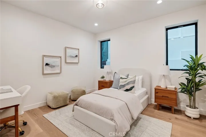 213 Bayview Drive, Manhattan Beach, California 90266