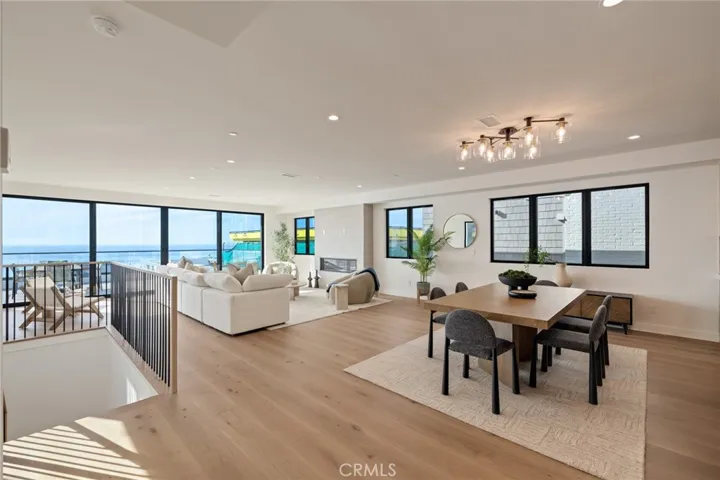213 Bayview Drive, Manhattan Beach, California 90266