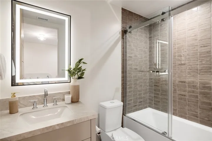 213 Bayview Drive, Manhattan Beach, California 90266