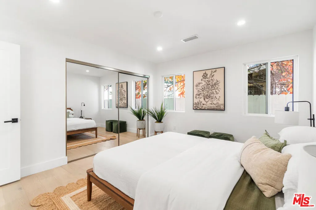 123 N Harvard Boulevard, Los Angeles, California 90004 home-pic-22