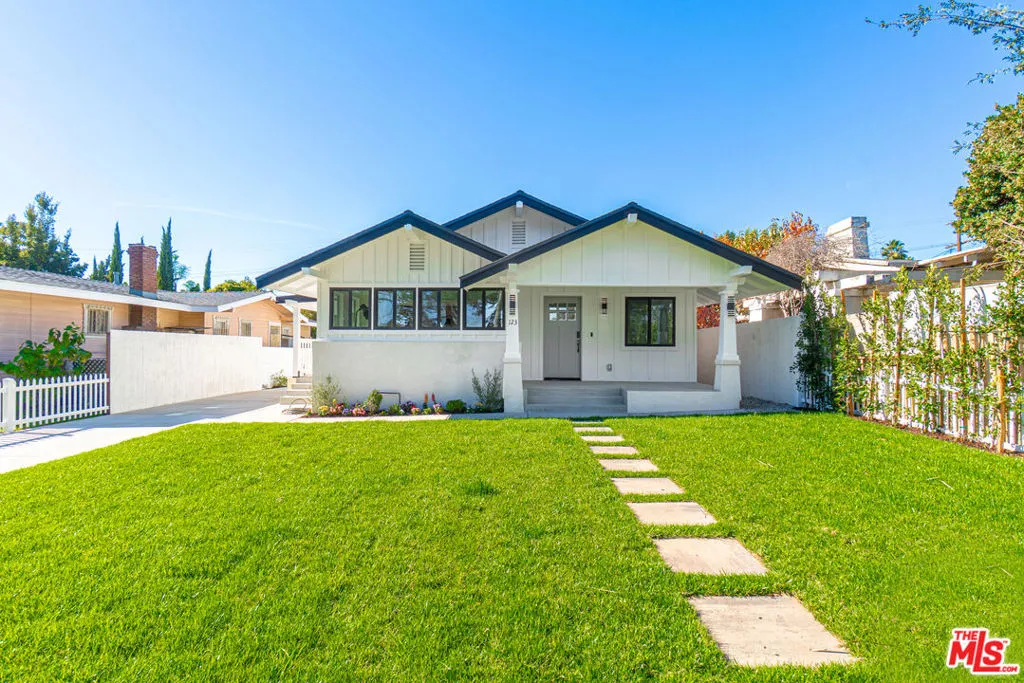 123 N Harvard Boulevard, Los Angeles, California 90004 home-pic-1