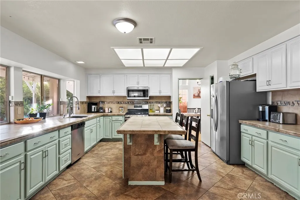 3406 Lennox Court, Palmdale, California 93551 home-pic-6