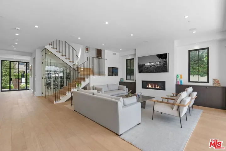 6360 Drexel Avenue, Los Angeles, California 90048