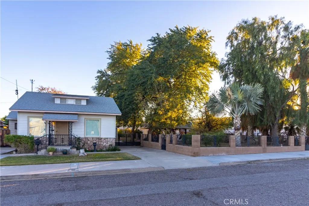 211 Walnut Street, Needles, California 92363 home-pic-2