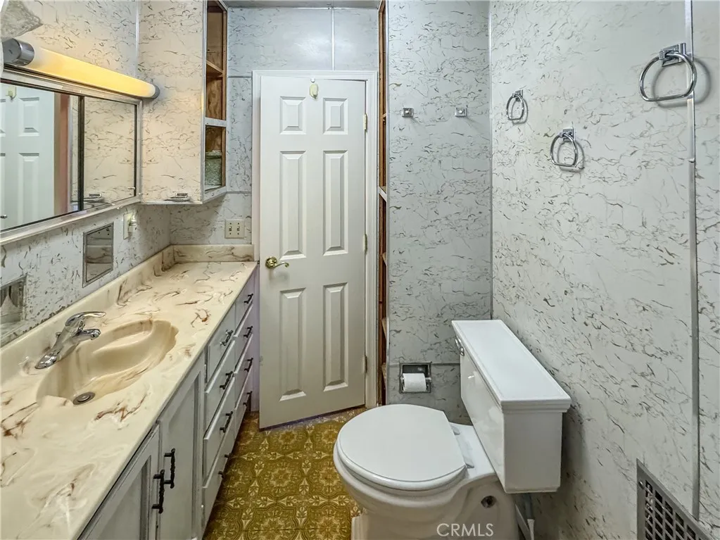 211 Walnut Street, Needles, California 92363 home-pic-21