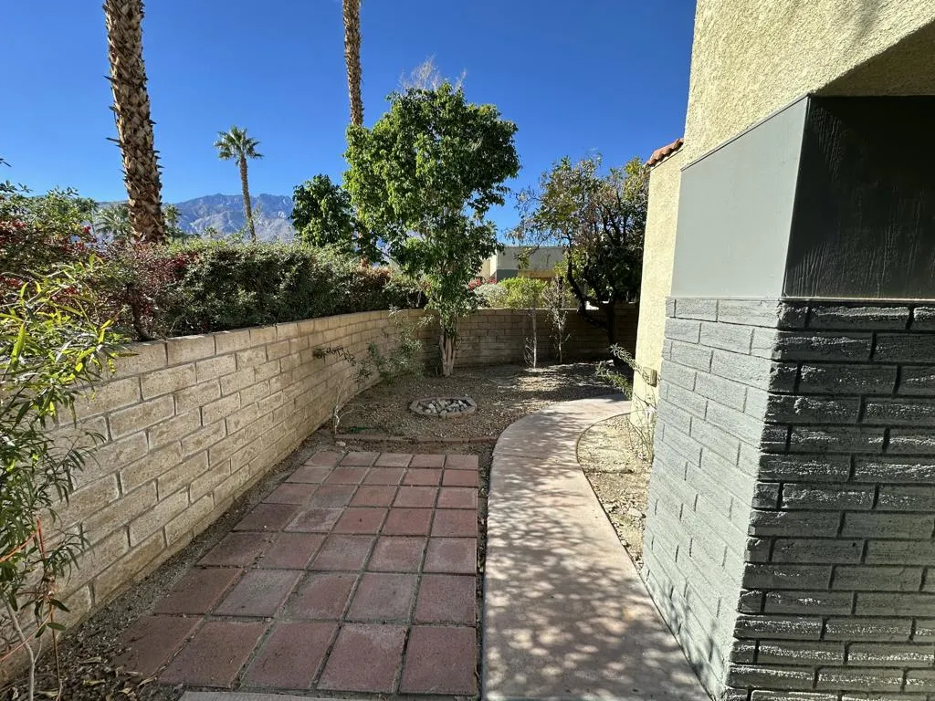 1400 Sunflower Circle S, Palm Springs, California 92262 home-pic-45