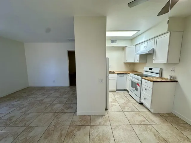 Kitchen area 3
