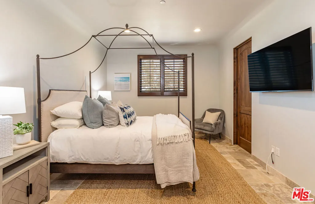 4800 Latigo Canyon Road, Malibu, California 90265 home-pic-22