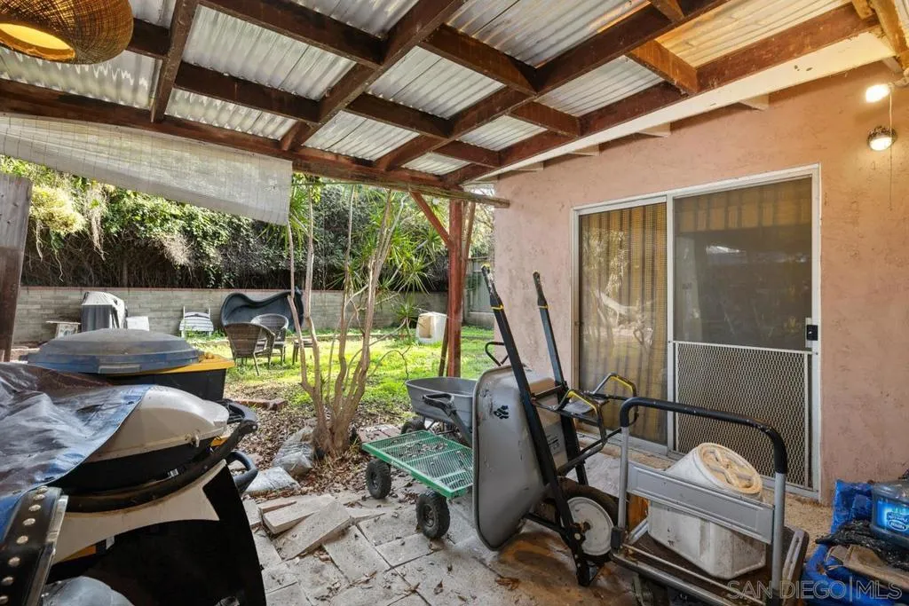 2747 Fairfield St, San Diego, California 92110 home-pic-18