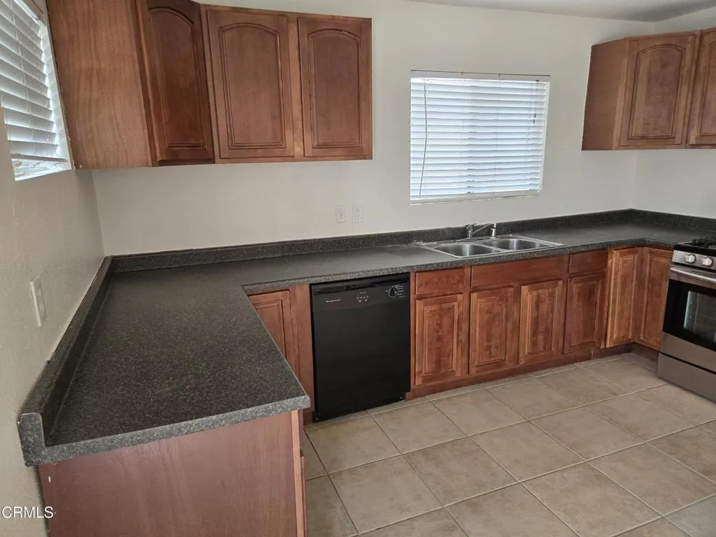 44036 Cedar Avenue, Lancaster, California 93534 home-pic-4