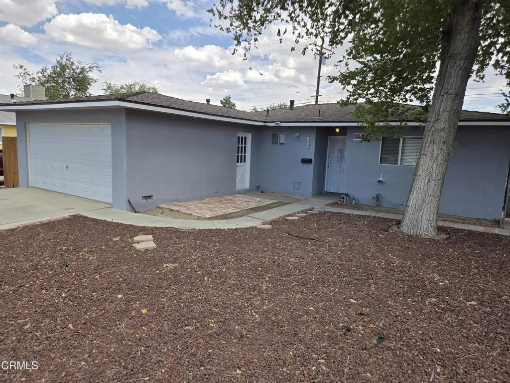 44036 Cedar Avenue, Lancaster, California 93534 home-pic-1