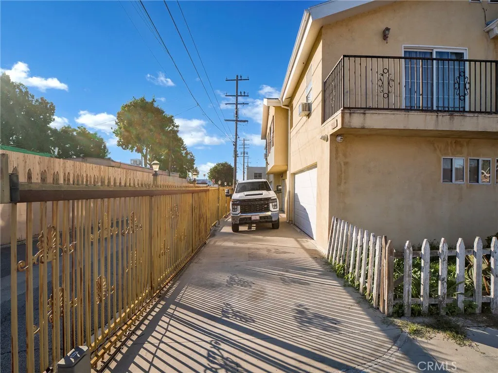 7114 El Selinda Ave, Bell Gardens, California 90201 home-pic-2