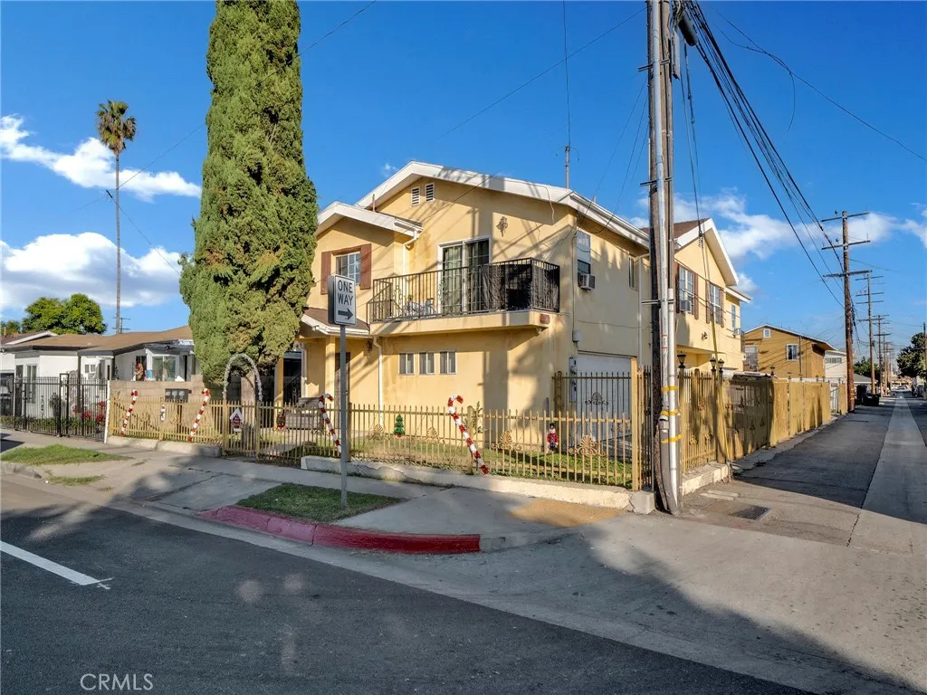 7114 El Selinda Ave, Bell Gardens, California 90201 home-pic-6