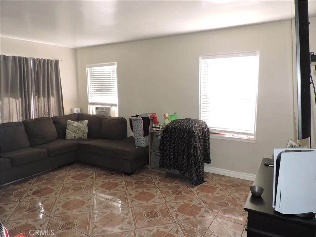 157 E 104th Street, Los Angeles, California 90003 home-pic-11