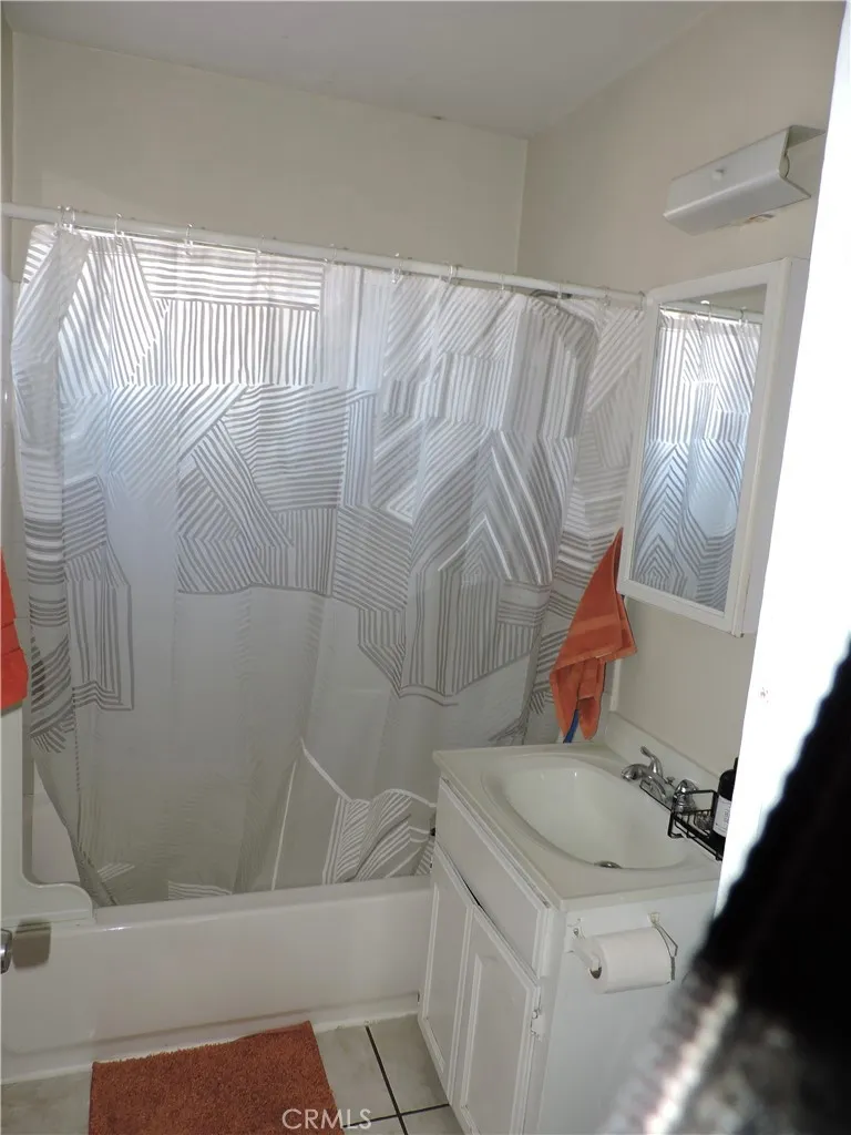 157 E 104th Street, Los Angeles, California 90003 home-pic-7