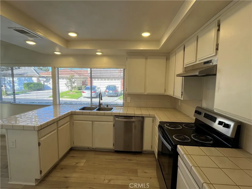 17361 Sandalwood, Irvine, California 92612 home-pic-4